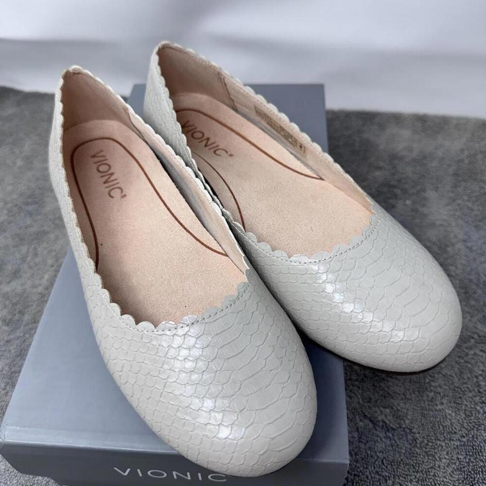 NIB Vionic Women Sz 6 Flats Cream beige white neutral coquette romantic